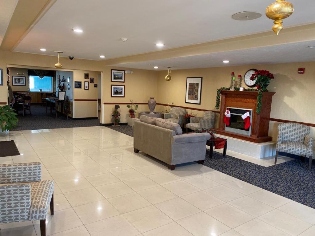 Fairgrounds Inn Du Quoin Bagian luar foto