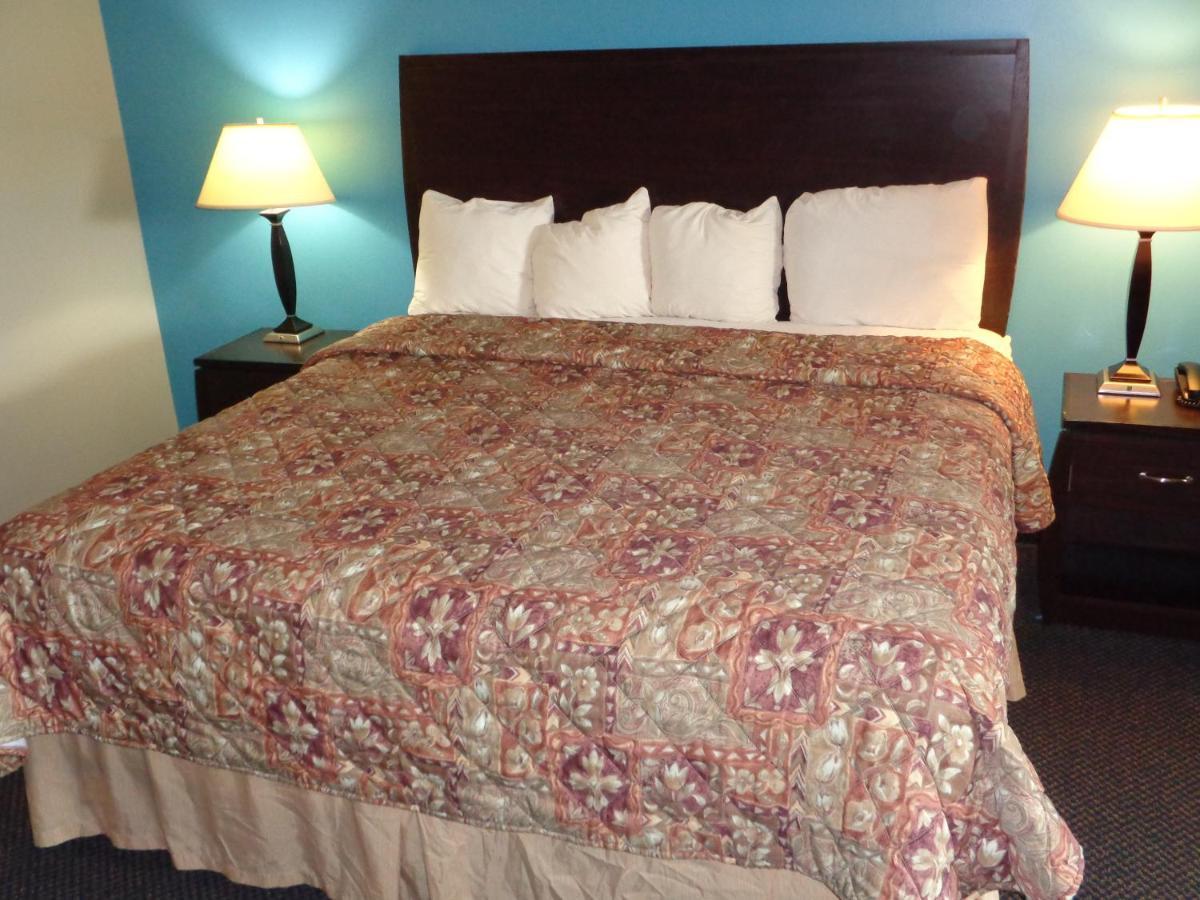 Fairgrounds Inn Du Quoin Bagian luar foto