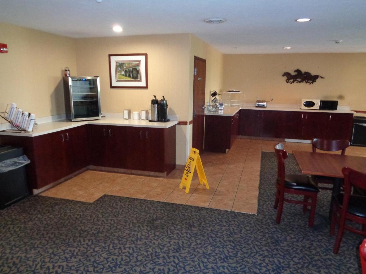 Fairgrounds Inn Du Quoin Bagian luar foto
