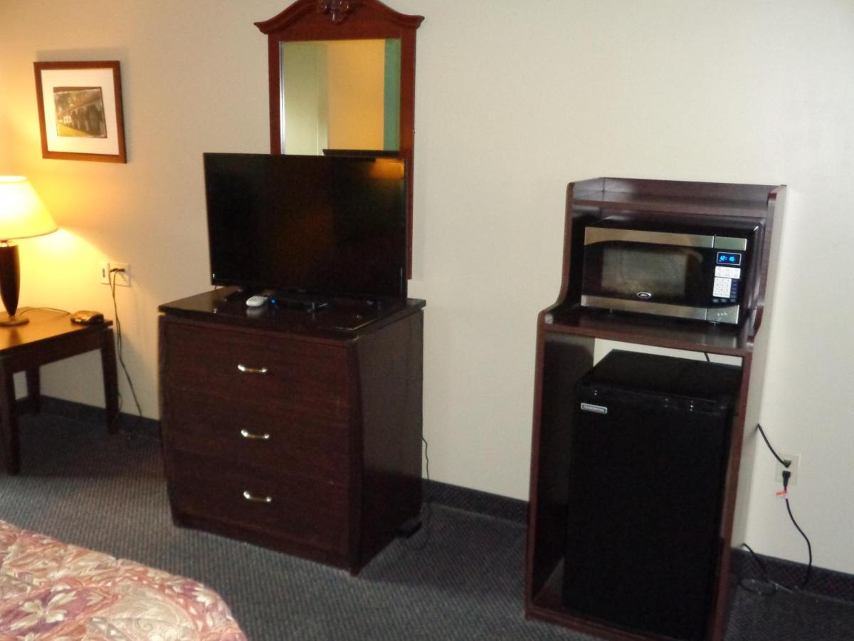 Fairgrounds Inn Du Quoin Bagian luar foto