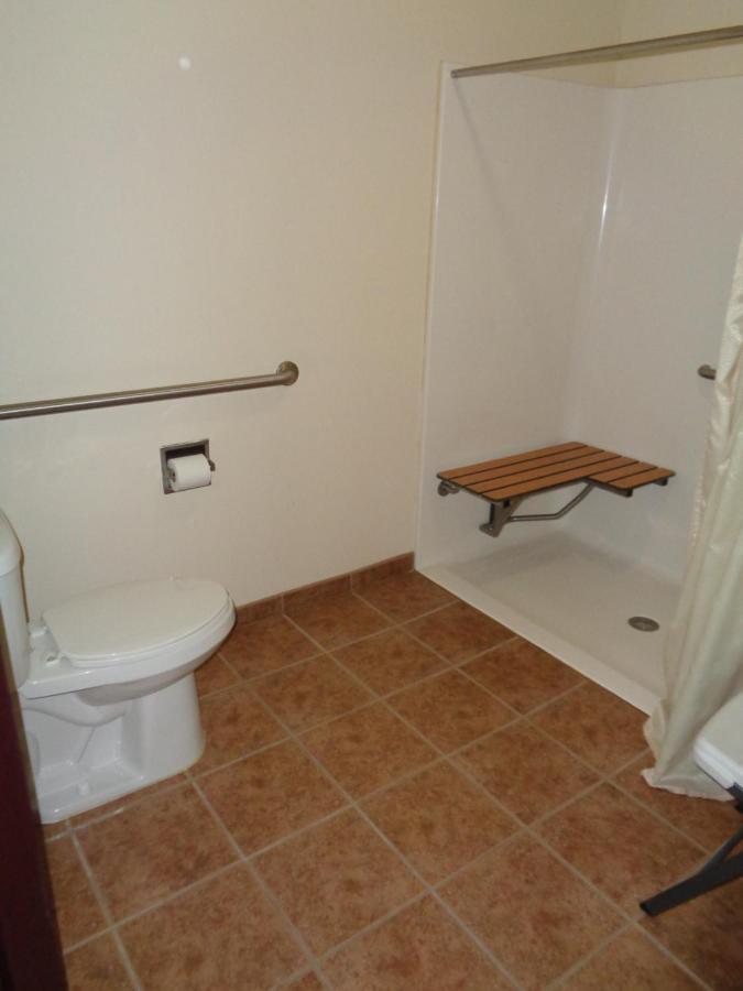 Fairgrounds Inn Du Quoin Bagian luar foto