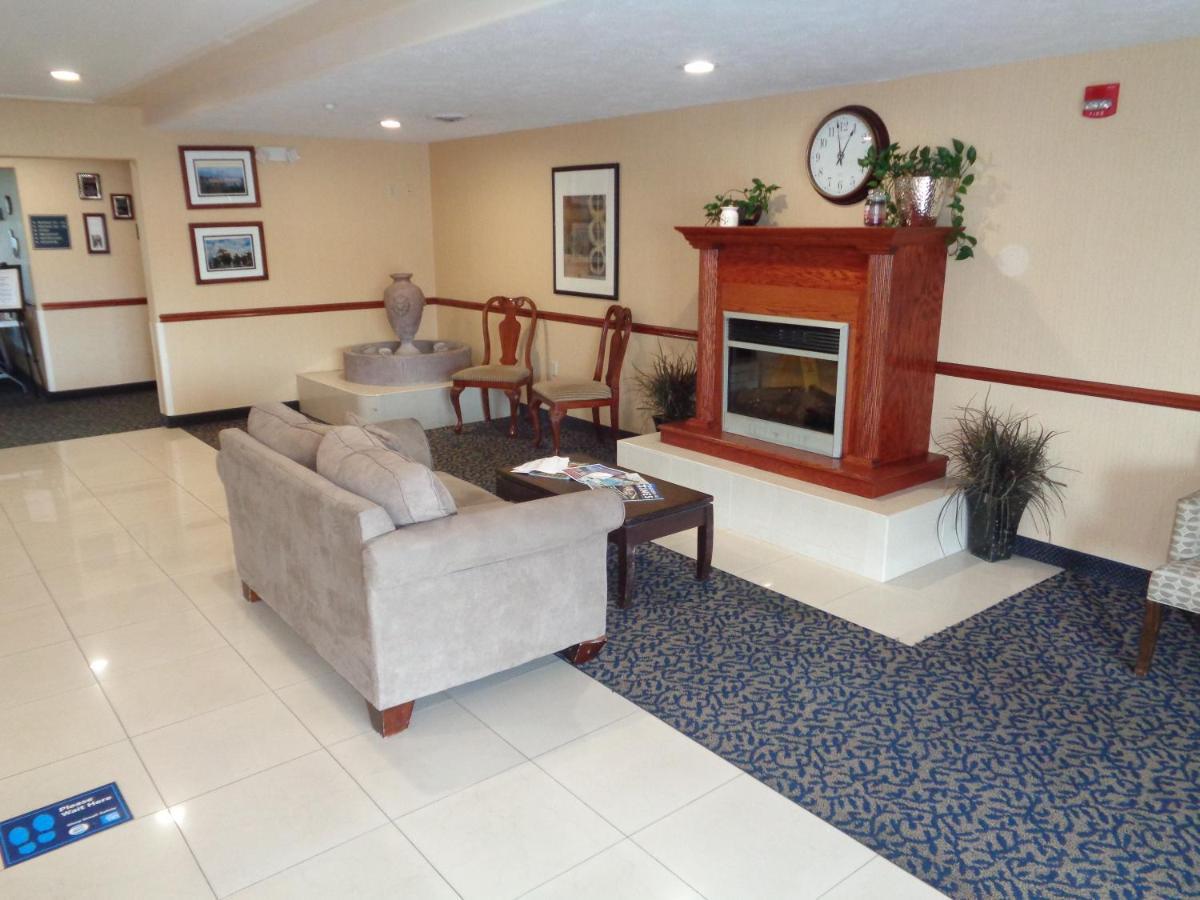 Fairgrounds Inn Du Quoin Bagian luar foto