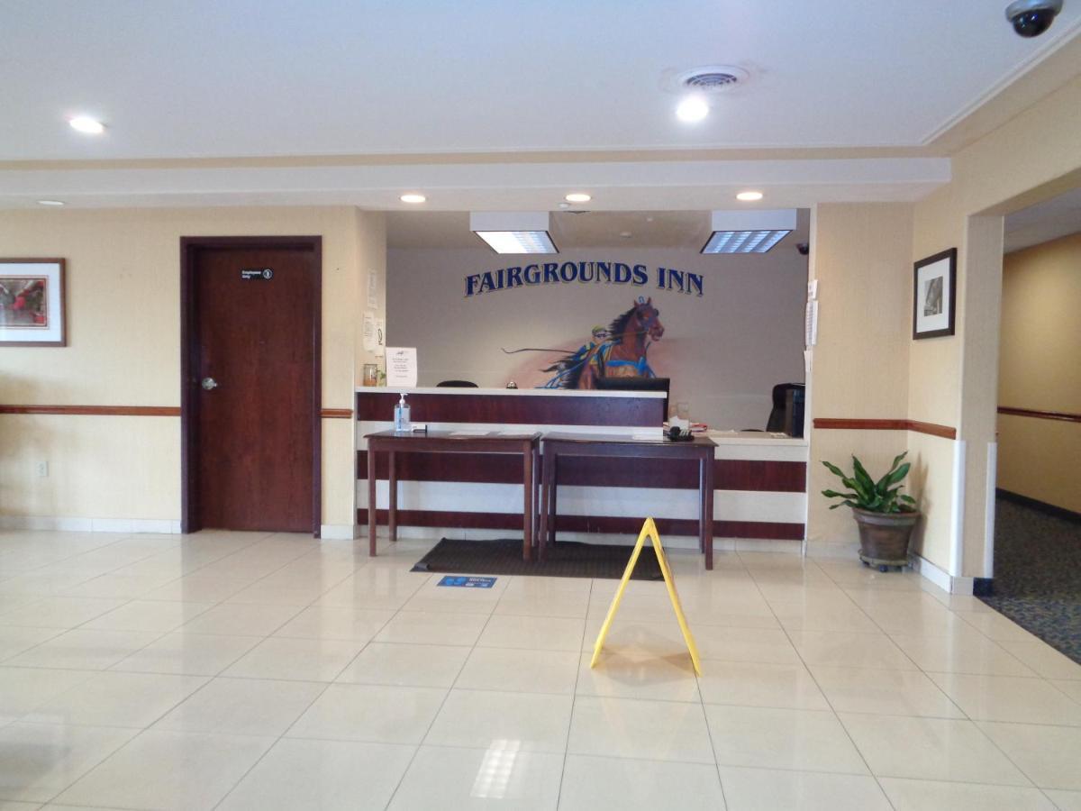 Fairgrounds Inn Du Quoin Bagian luar foto